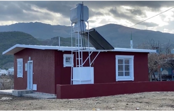 Hatay Arsuz'da fırtına mağduru aileye yeni ev yapıldı!