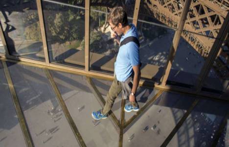 Eyfel Kulesi’nin ilk katına cam zemin döşendi!