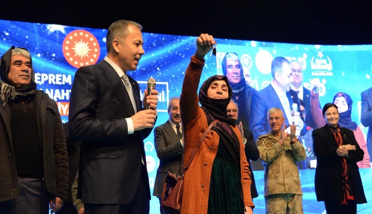 Bakan Ali Yerlikaya müjdeyi verdi! Her ay 15-20 bin konut ve köy evi hak sahiplerine teslim edilecek!