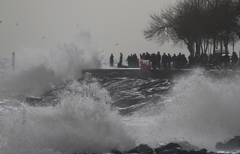 İstanbul'da vapur seferleri iptal edildi
