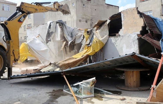 Kurbağalıdere yatağındaki barakalar yıkıldı!