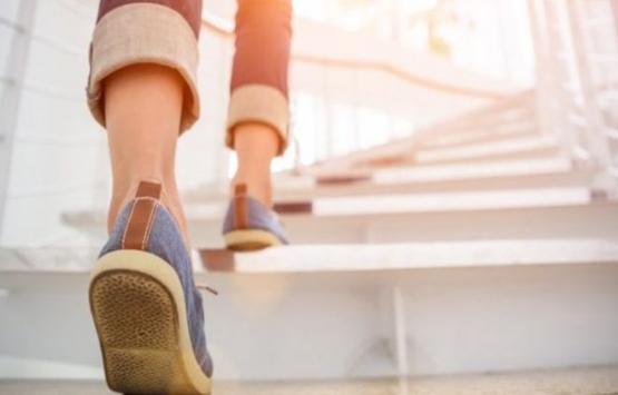 Çin’de bir emlakçı ayda 180 binden az adım atan işçilerini cezalandırıyor!