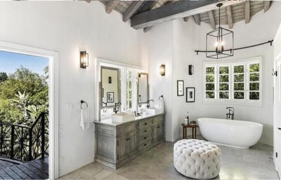 Selena Gomez, Tom Petty nin Encino daki malikanesini satın aldı!