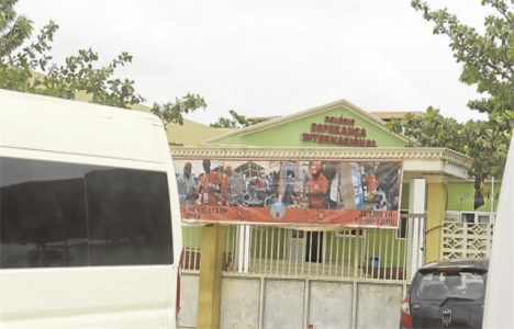 Güney Afrika Angola'daki okul kapatılacak!