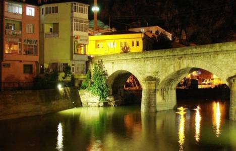 Tarihi Harşit Köprüsü ışıklandırıldı!