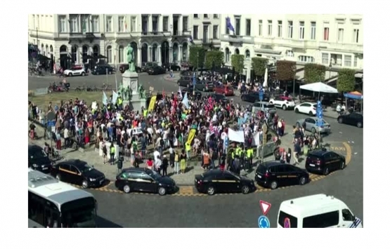 Midilli Adası'ndaki evsiz mülteciler için gösteri düzenlendi!