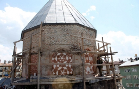 Keykavus Türbesi'nde restorasyon tartışması!