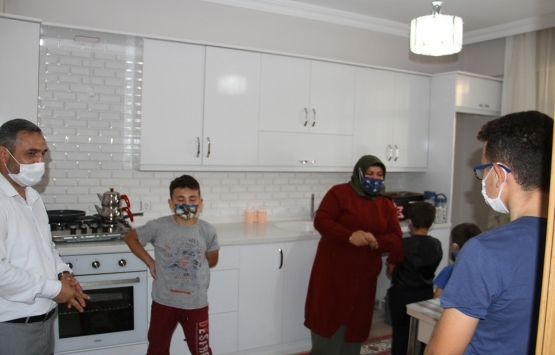 Samsun da hayırsever iş insanlarından inşaat işçisi ve ailesine ev sürprizi!