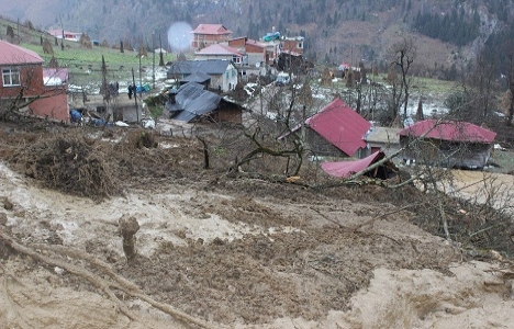 Giresun Çanakçı'da heyelan tehlikesi nedeniyle 20 ev boşaltıldı!