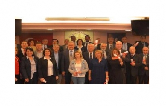 İzmirli emlakçılar sertifikalarını aldı!