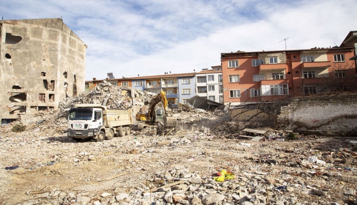 Depremin etkilerini taşıyan Malatya da bina yıkım ve enkaz kaldırma çalışmaları devam ediyor!
