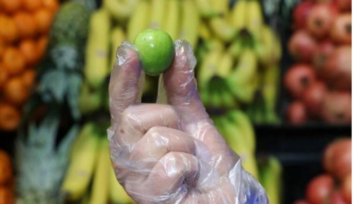 Kilogramı 1500 ile 2 bin 200 TL arasında değişen 4 adet 50 gram erik 89 TL, 5 adet kiraz 125 TL ye satılıyor!