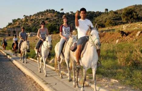 Kaş'ta Şimdi At Safarileri gözde!