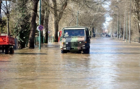 Karaağaç'a askeri araçlarla ulaşım!