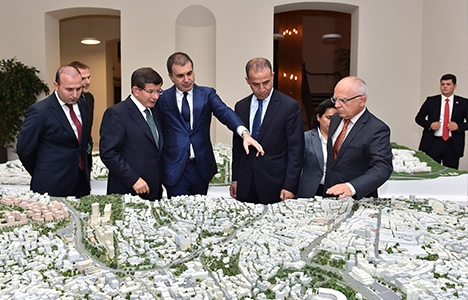 Başbakan Davutoğlu, Beyoğlu dönüşüm maketini inceledi!