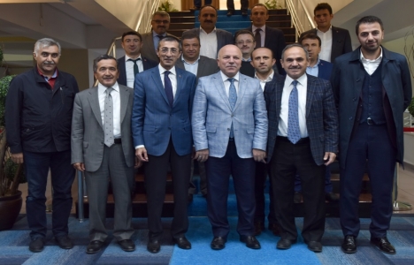 Mehmet Geldi'den Erzurum Büyükşehir'e dönüşüm övgüsü!