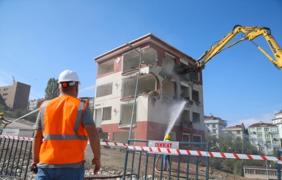 Kağıthane deki 5 katlı Huzur Apartmanı yıkıldı!