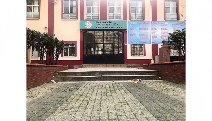 Tarihi Altıeylül Ortaokulu’nu yıkma planı Danıştay’a takıldı!