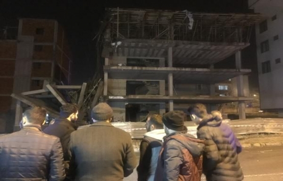 Sultanbeyli de 4 katlı inşaat çöktü!