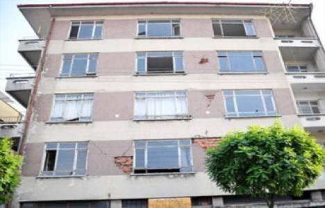 Sakarya'da yıkım kararı durdurulunca hasarlı evlere geri dönüş başladı!