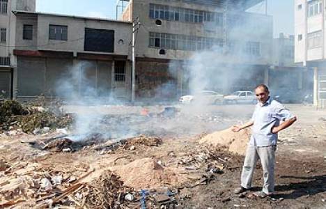 Buca'da çöpler nedeniyle çıkan yangınlar esnafı kaygılandırıyor!