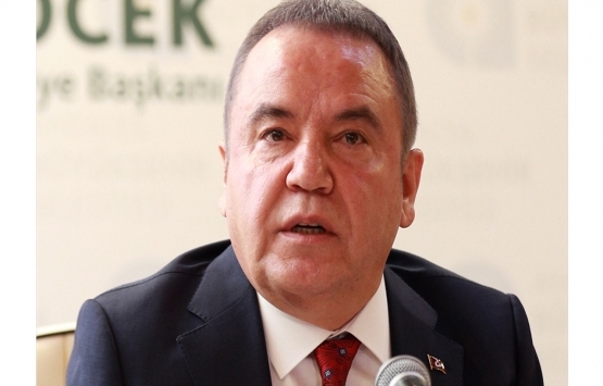 Muhittin Böcek'ten Konyaaltı sahili işletme ihalesinin iptali hakkında açıklama! 