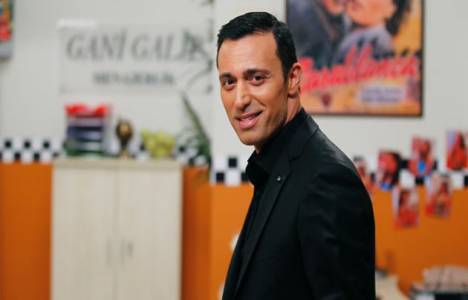 Mustafa Sandal ev fiyatına parke döşetti!