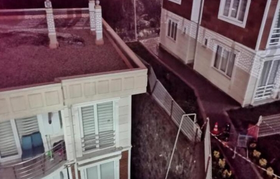 Sakarya'da bir sitenin istinat duvarı çöktü: 24 daire boşaltıldı!