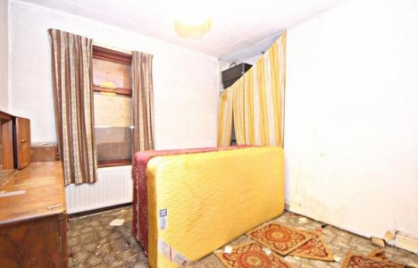 Bu ev 4,5 liraya satışa çıktı!