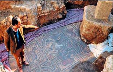 Osmaniye Kadirli'de inşaat temelinden tarihi taban mozaiği çıktı!