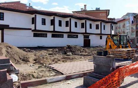 Sivas Çorapçı Hanı önündeki çalışmalar sürüyor!