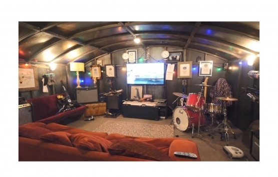 İngiltere de yaşayan genç mucit 5 yılda çelik sığınak inşa etti!