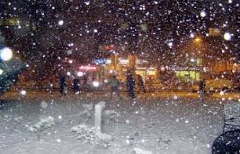 Antalya-Konya karayolu yoğun kar yağışı nedeniyle ulaşıma kapandı!