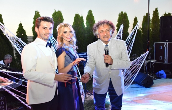 Efe Bezci ile Çağla Baykam nişanlandı!