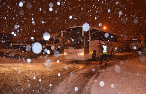 İzmir-Ankara Yolu ulaşıma kapandı!