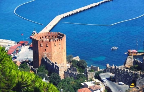 Alanya Kalesi’nin surlarına izinsiz inşaat!