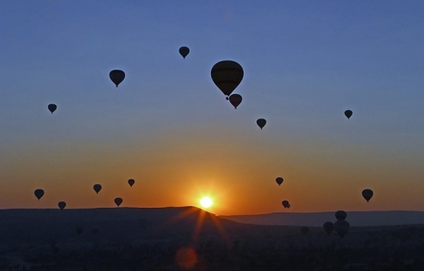 Göreme'nin nüfusu kadar turist yeni günü karşılıyor!
