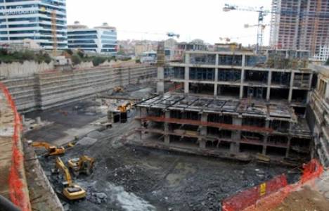 Ümraniye'de temel açma çalışmalarında patlatılan dinamit 40 araca zarar verdi!