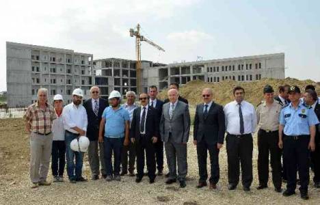 Hüseyin Avni Coş yapımı devam eden Ceyhan Devlet Hastanesi'nde incelemede bulundu!