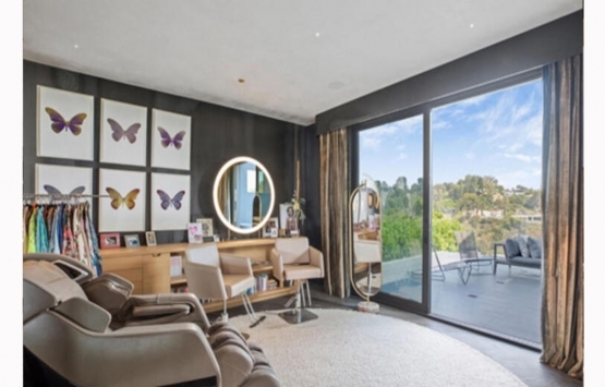 John Legend ve Chrissy Teigen Beverly Hills teki evlerini 24 milyon dolara satıyor!