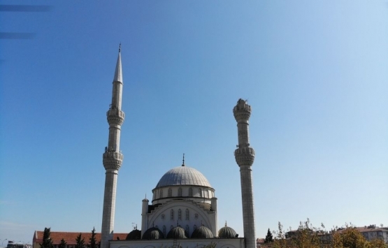Avcılar'da minaresi yıkılan cami mühürlendi!