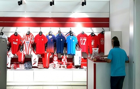 Antalyaspor, Antalya Havalimanı'nda yeni mağaza açtı!