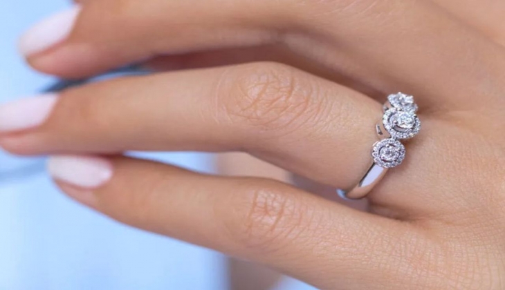 Blue Diamond da 3 taş pırlanta yüzüklere yüzde 40 indirim! 20 Kasım 2022 fiyat listesi...