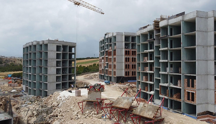 Hatay da depremzedeler için inşa edilen kalıcı konutların 4 blokunun kaba inşaatı tamamlandı!