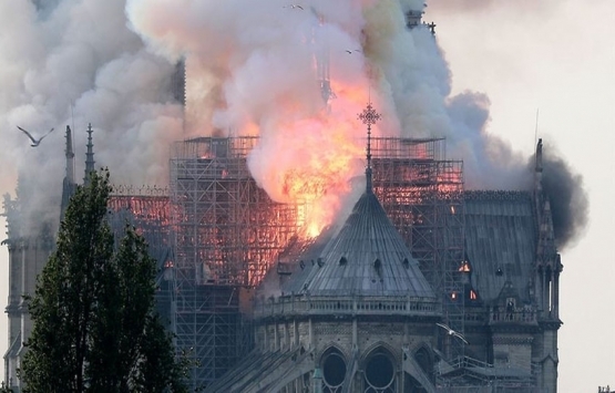 Notre Dame Katedrali yangın