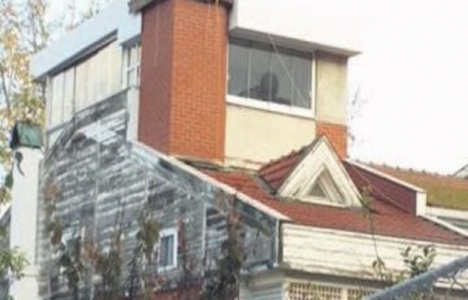 Ali Topuz, Büyükada daki tarihi eser binasına ilave kat yaptı!