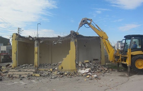  Seyhan Belediyesi kaçak yapıları yıkıyor!