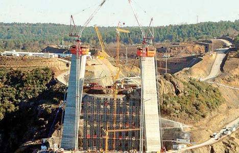 Yavuz Sultan Selim Köprüsü'nün ayakları 5 ayda 90 metre yüksekliğe ulaştı!