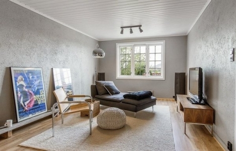 Yıkılmak istenen evin içi görenleri büyülüyor!