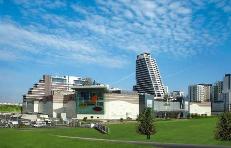 Akbatı AVM İstanbul’da çocukları ilk kez Şirinler ile buluşturacak!